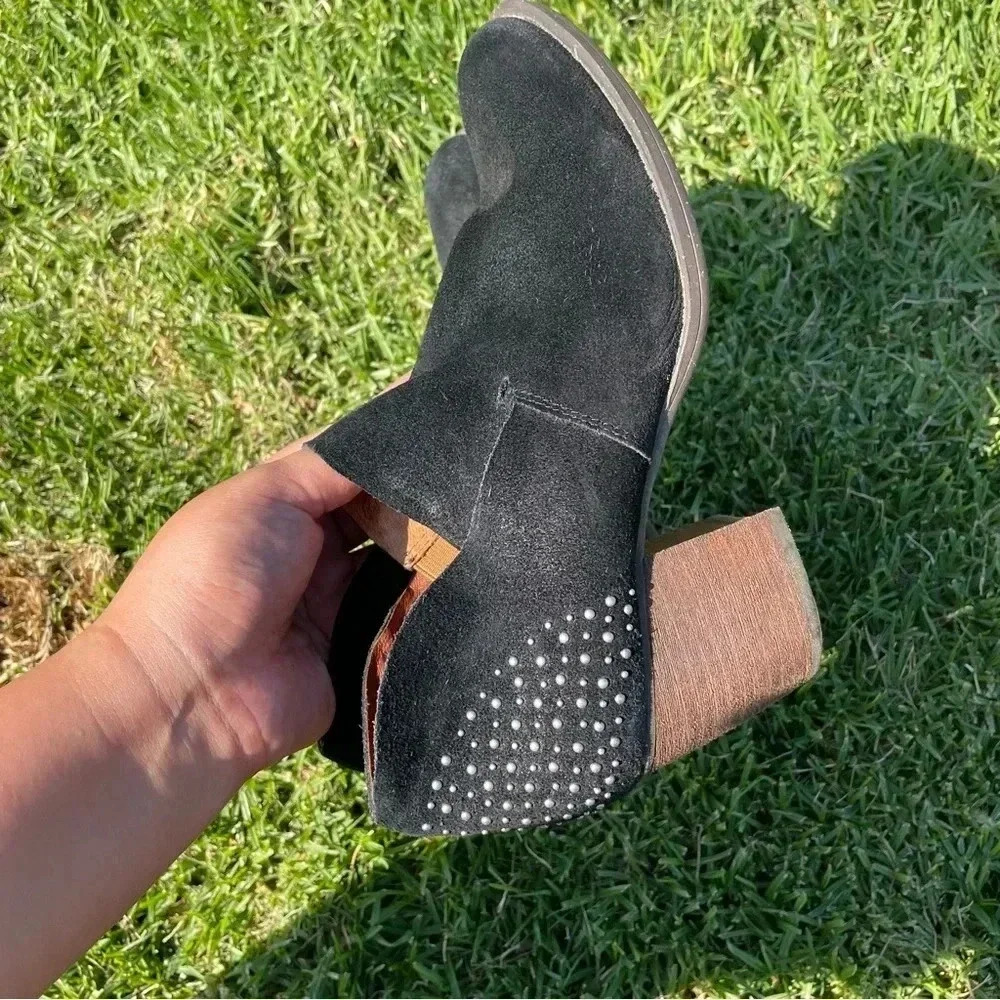 Naya Women’s Valerie Studded Suede Ankle
Booties Black / Silver Studs Size 7.5 - Picture 5 of 12